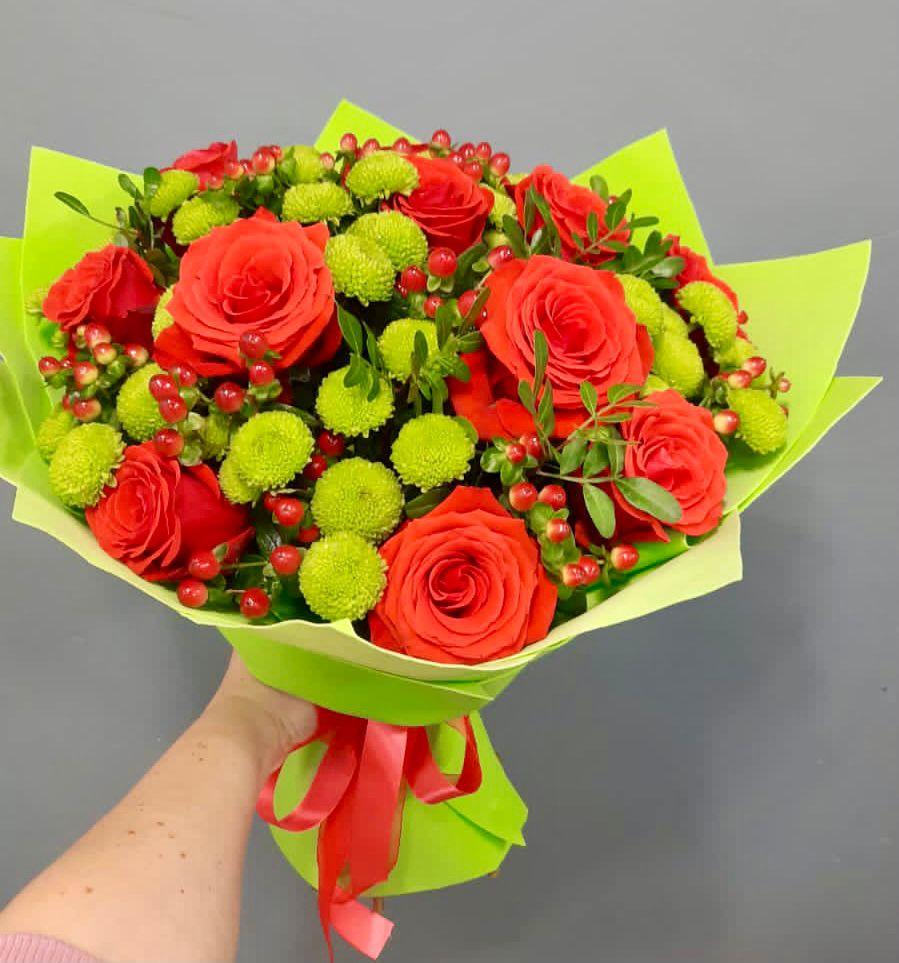 Букет цветов из: Хризантемы и Розы в Северном Новосибирской области