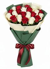 Букет Микс из красных и белых роз в Северном Новосибирской области