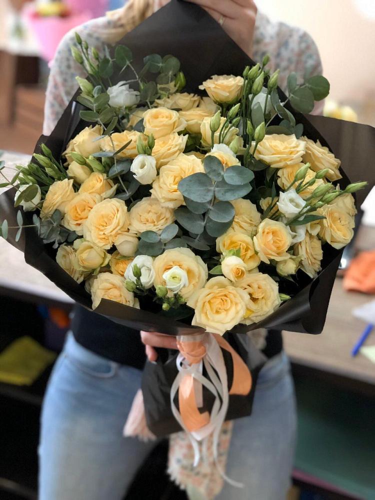 Букет цветов из: Розы и Лизиантусы в Северном Новосибирской области