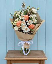 Букет цветов из:  Альстромерии, Лизиантусы, Розы и Хризантемы в Северном Новосибирской области