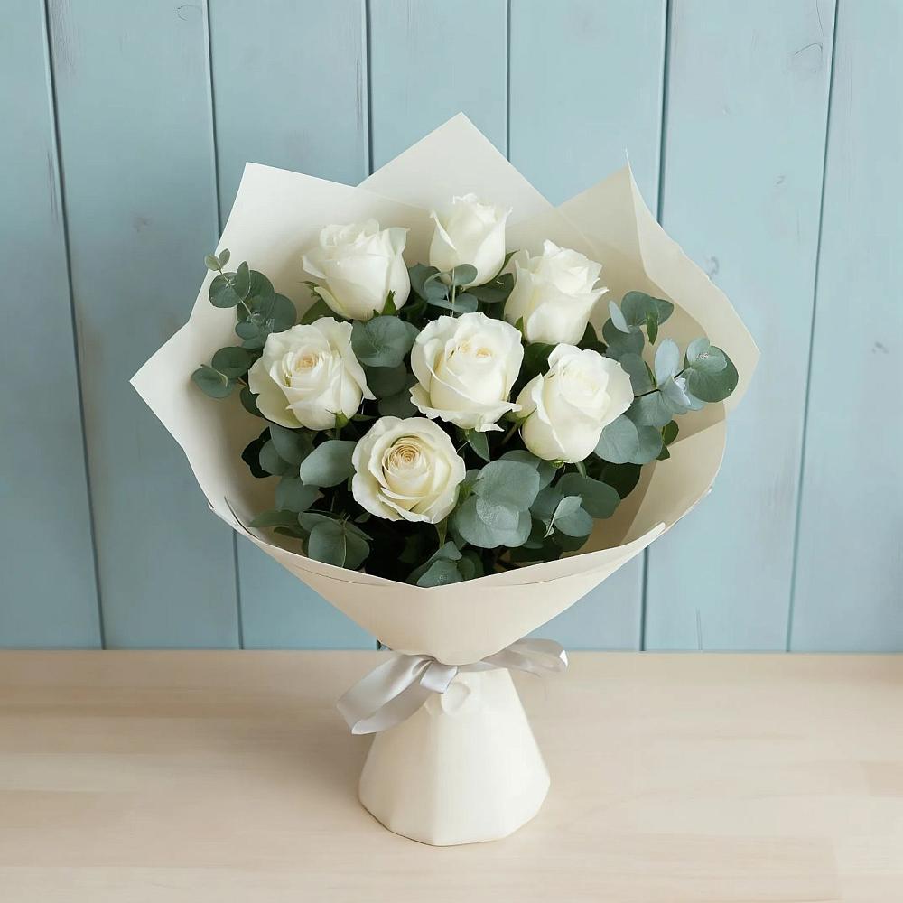 Букет Белые розы в Эвкалипте в Северном Новосибирской области