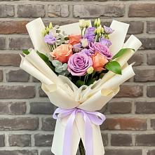 Букет цветов из:  Лизиантусы и Розы в Северном Новосибирской области