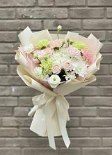 Букет цветов из:  Гвоздики, Розы, Лизиантусы и Хризантемы в Северном Новосибирской области
