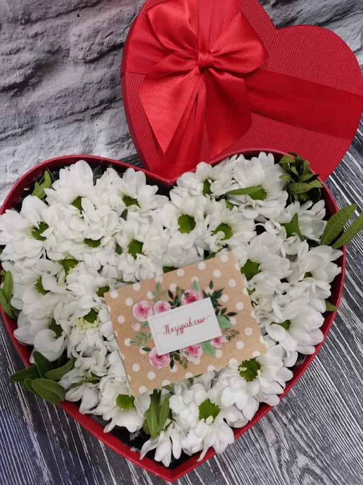 Цветочная композиция из Хризантемы в виде сердца в Северном Новосибирской области