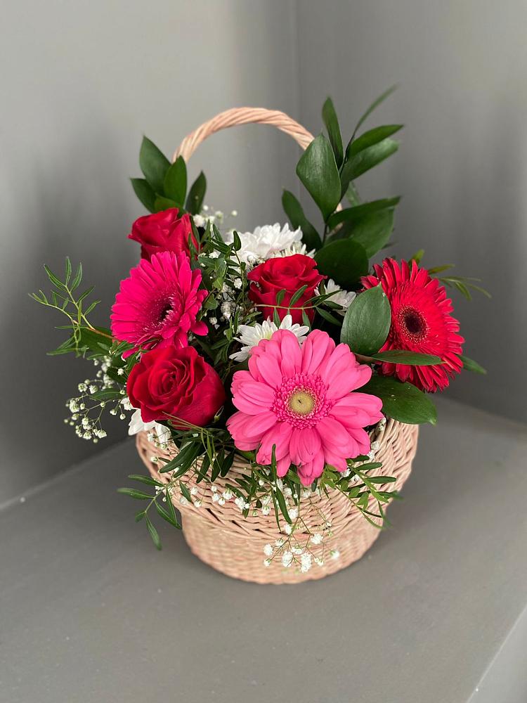 Цветочная композиция из Розы, Хризантемы и Герберы в корзине в Северном Новосибирской области