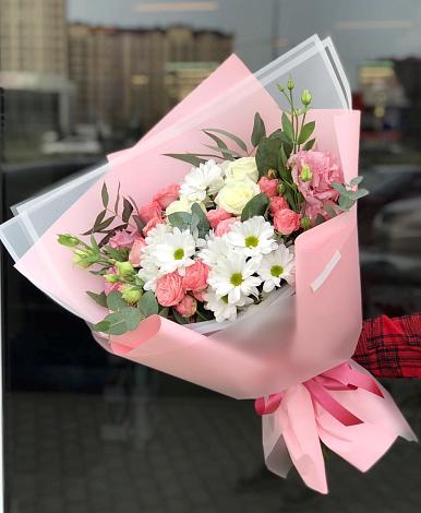 Букет цветов из: Розы, Лизиантусы и Хризантемы в Северном Новосибирской области