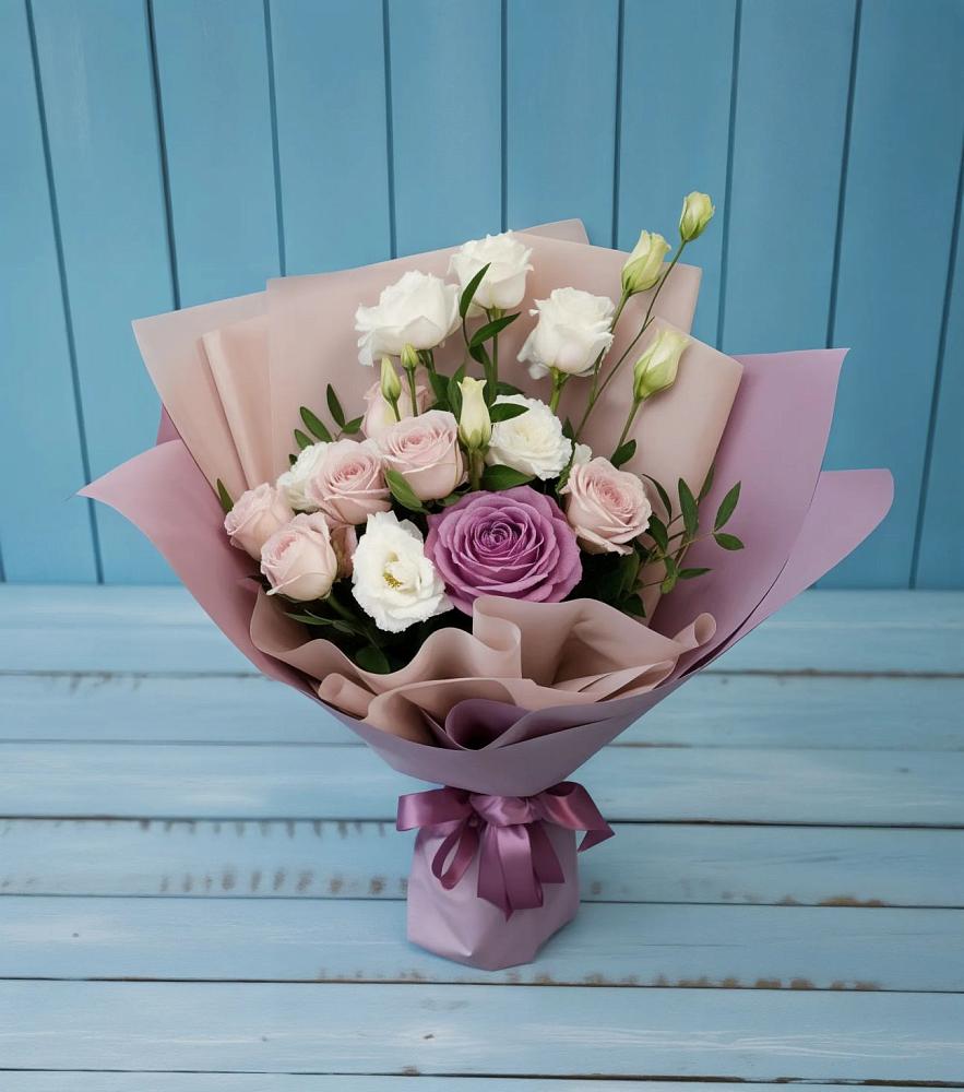 Букет цветов из: Розы и Лизиантусы в Северном Новосибирской области